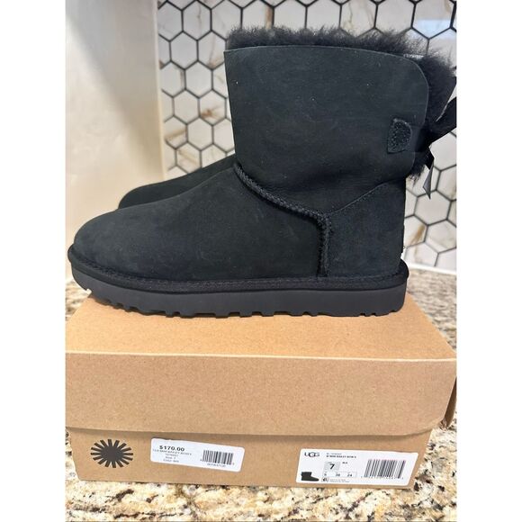 Ugg Bows NIB - Picture 3 of 5